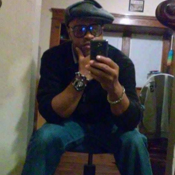 Meet your Posher, Paris - Picture 1 of 1